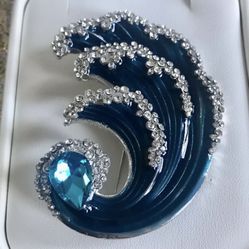 Ocean brooch 