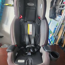 GRACO CAR SEAT IN GREAT CONDITION 