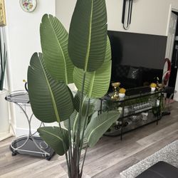 Pretty Artificial Plant 5 Ft Tall ! Brand New