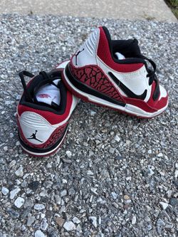 Kid’s sneakers. Nike Jordan Legacy 312 low. Good condition .