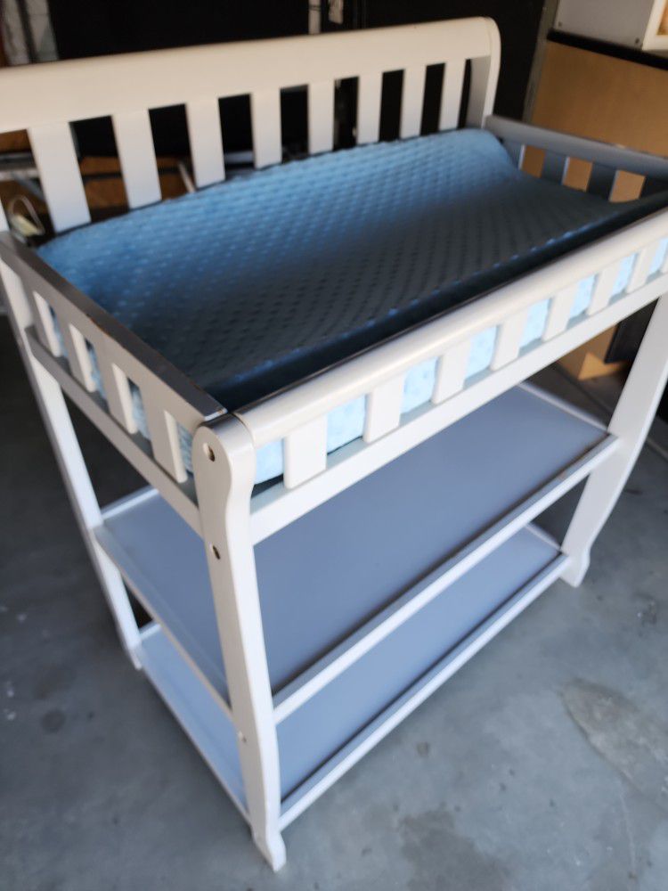 baby Diaper changing and storage table 