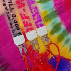 Off-white Keychain/Clasp W/Pom-Pom ♡