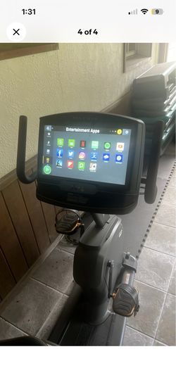Matrix Fitness R30 Recumbent Bike with XIR | 16" Touchscreen (WiFi+BT+HDMI)