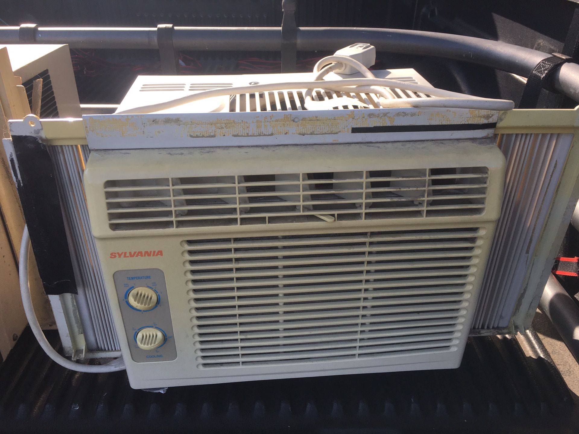 Sylvania Air conditioning AC Window Unit