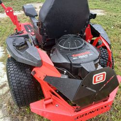 Gravely Zero Turn Like New 22hrs 44 Inch Cut 