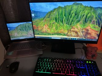 Laptop Montitor And Keyboard 