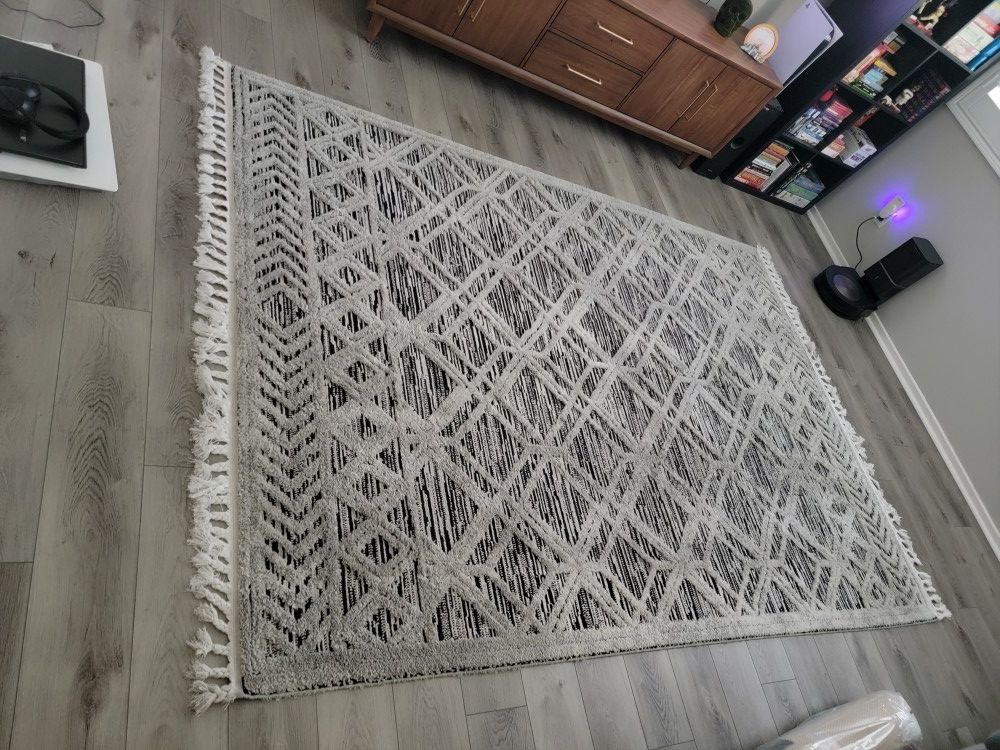 6'7" X 9' Rug, Like New, nuLOOM Lorden