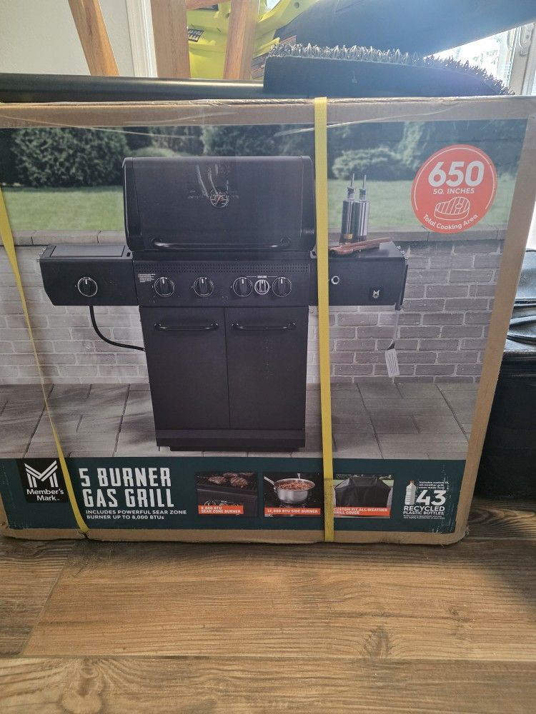 Member's Mark Grill - 5 Burners BRAND NEW IN BOX