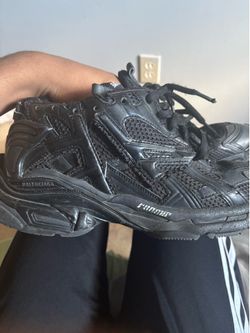 Balenciaga runner size 42