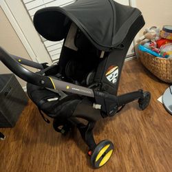 Doona Car Seat/ Stroller With Base!!!