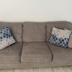 Ashley‘S Furniture Set. 