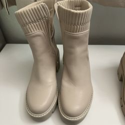 Women Boots Size 6