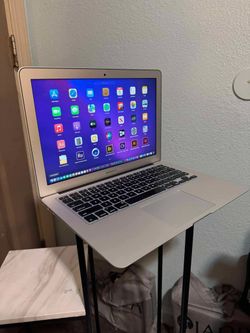 Excelente Laptop Apple MacBook Air De 13 Pulgadas Procesador i7 Con Programas 