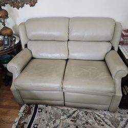 Quality Leather Love Seat With Two Reclining Chairs! Like New ! 