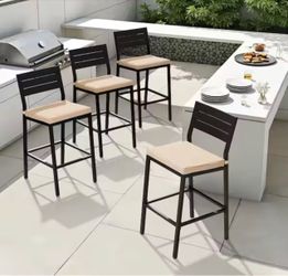 Set of 4 Outdoor Bar Stools with Cushions