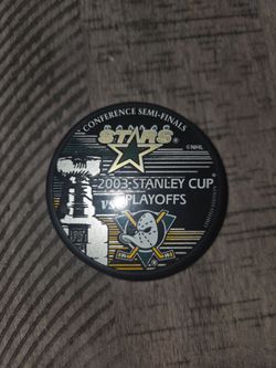 Collector hockey puck