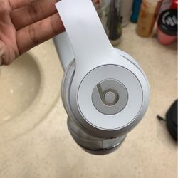 Beats (Solo 3) (Silver) LIKE NEW $80
