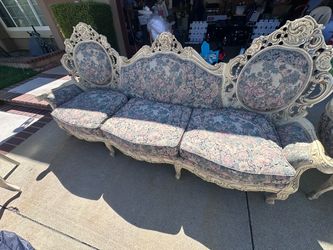 Vintage/Antique Sofa with Chairs