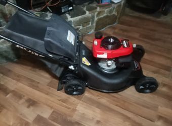 Honda hrn216 22" smart drive self propelled mower with bagger