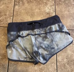 Lululemon shorts size 8