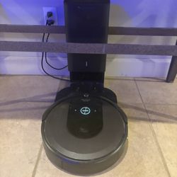Roomba i7 WiFi Self Cleaning With Accessories