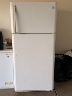 Refrigerator brand kenmore,white￼