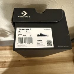 Brand New Converse Women 6 