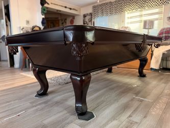 8 FT POOL TABLE FOR SALE!