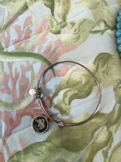 Bracelet rose gold tone