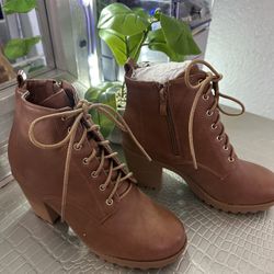 Brown Lace-Up Heeled Ankle Boots (New) 🤎