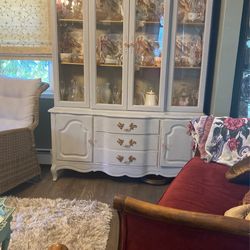 French Chalk inter China Cabinet