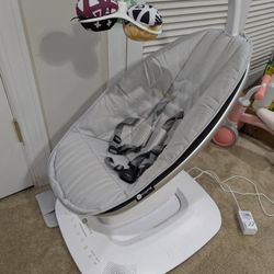 4mom's mamaRoo multi-motion baby swing (Pending)