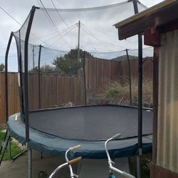14’ square trampoline free