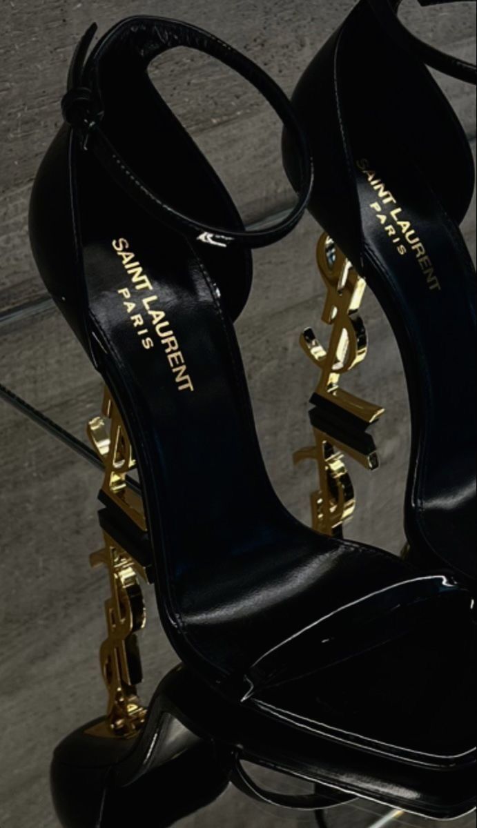 Luxury Black Patent Leather Heels w/ Gold Chain Heel – Size 7.5 (Worn Once)