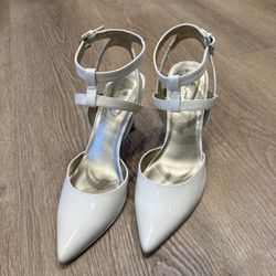 Bandolino Women’s White Sandals Slingback Heels Closed Toe 4” high Size 7.5 New