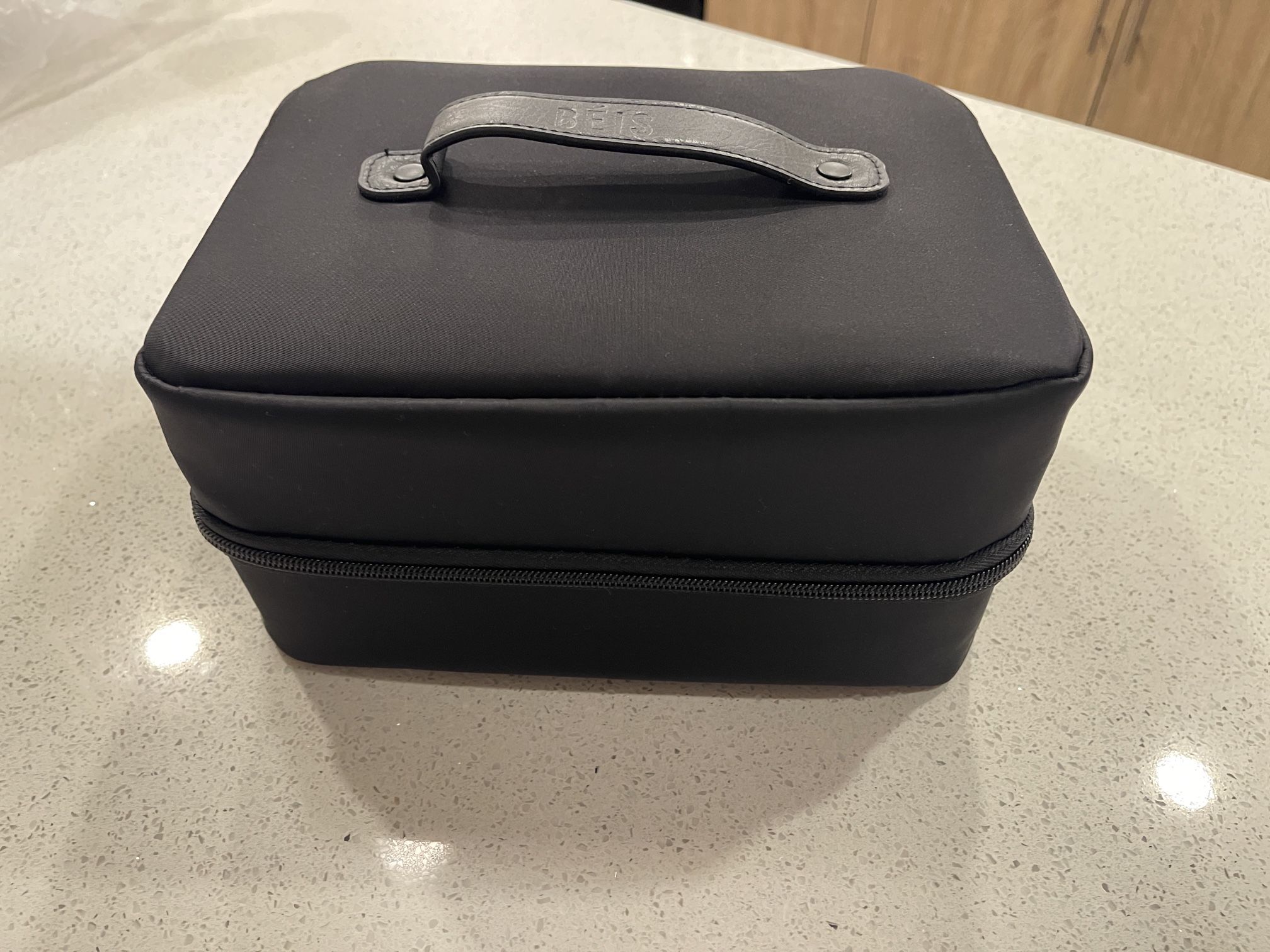 BÉIS The Hanging Cosmetic Case - Black