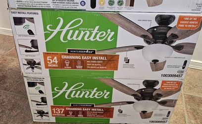 Hunter
Channing 54 in. Hunter Express Indoor Noble Bronze Ceiling Fan with Remote and Light Kit Included