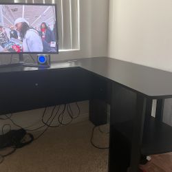 L Table 