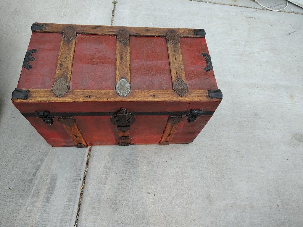 1920s Chest