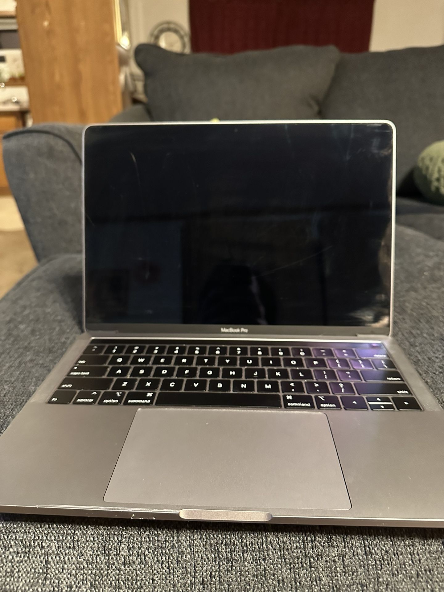 MacBook Pro 2022 13in w/touchbar
