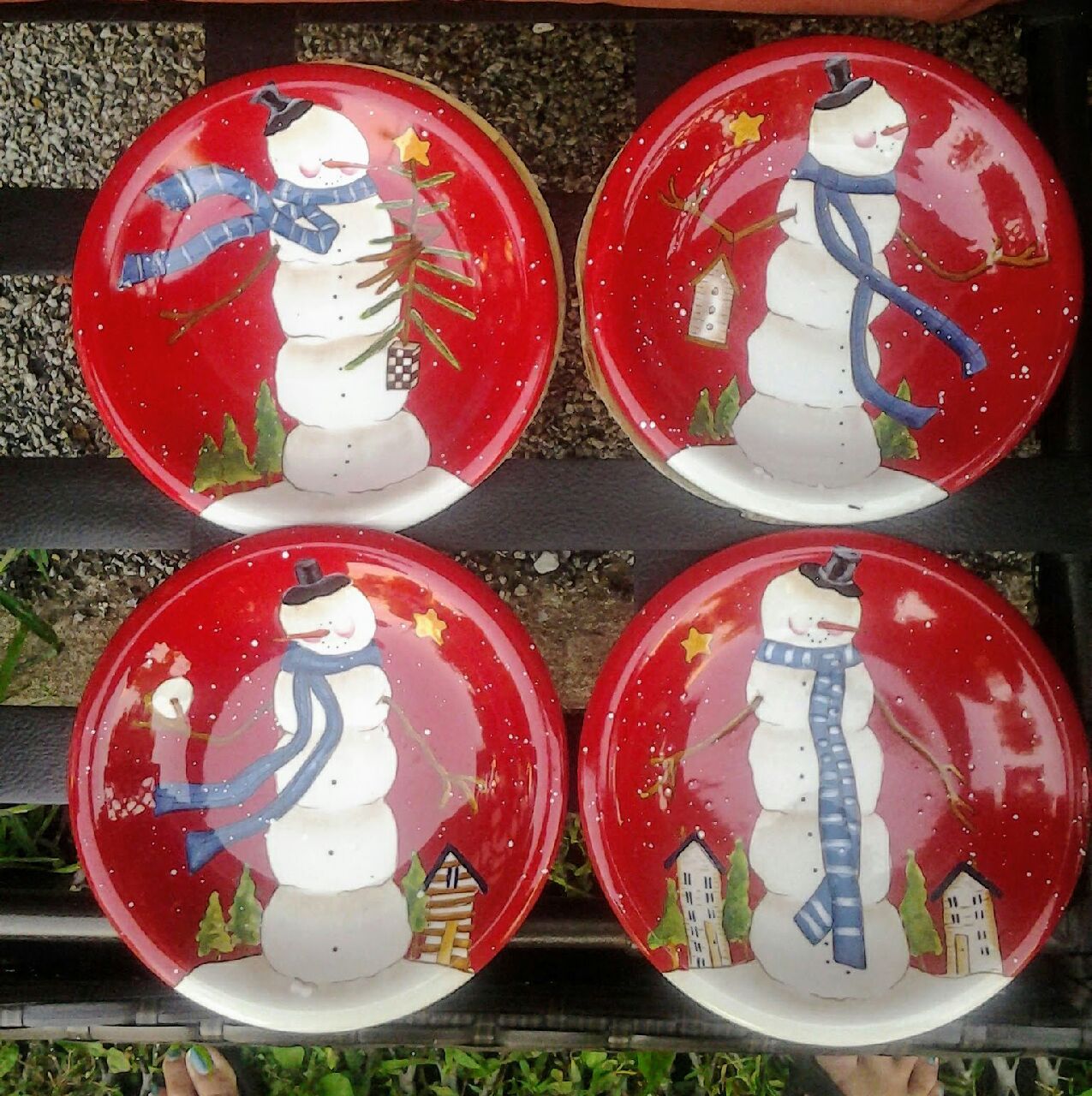 NEW 4 Christmas Snowman Plates
