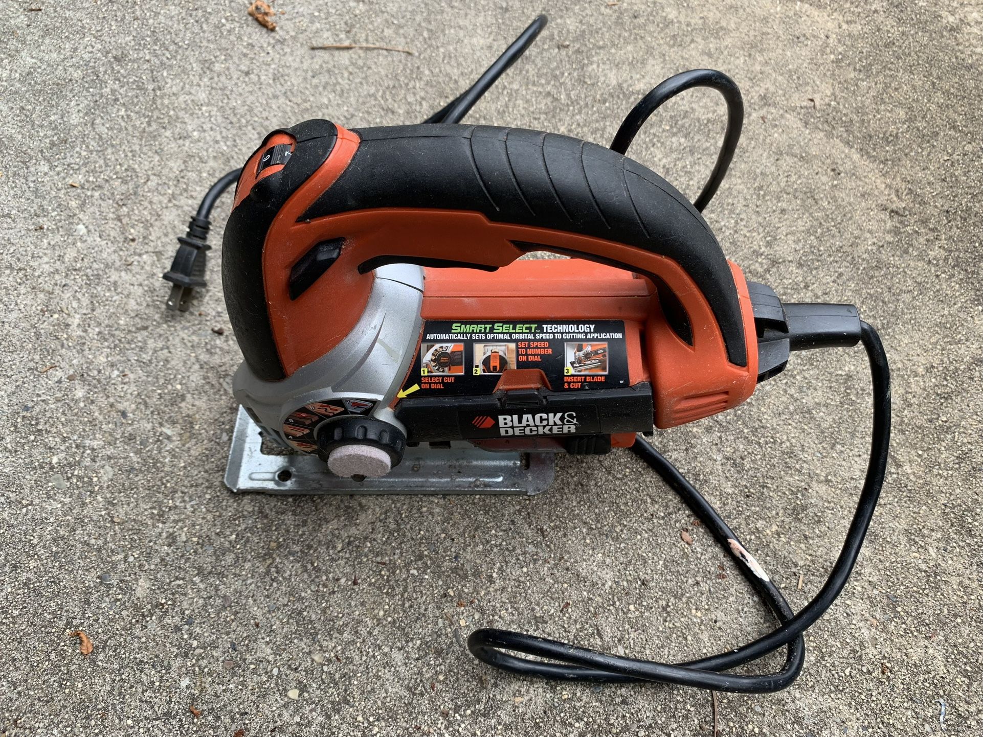 BLACK+DECKER 5-Amp Variable Speed Keyless Corded Jigsaw