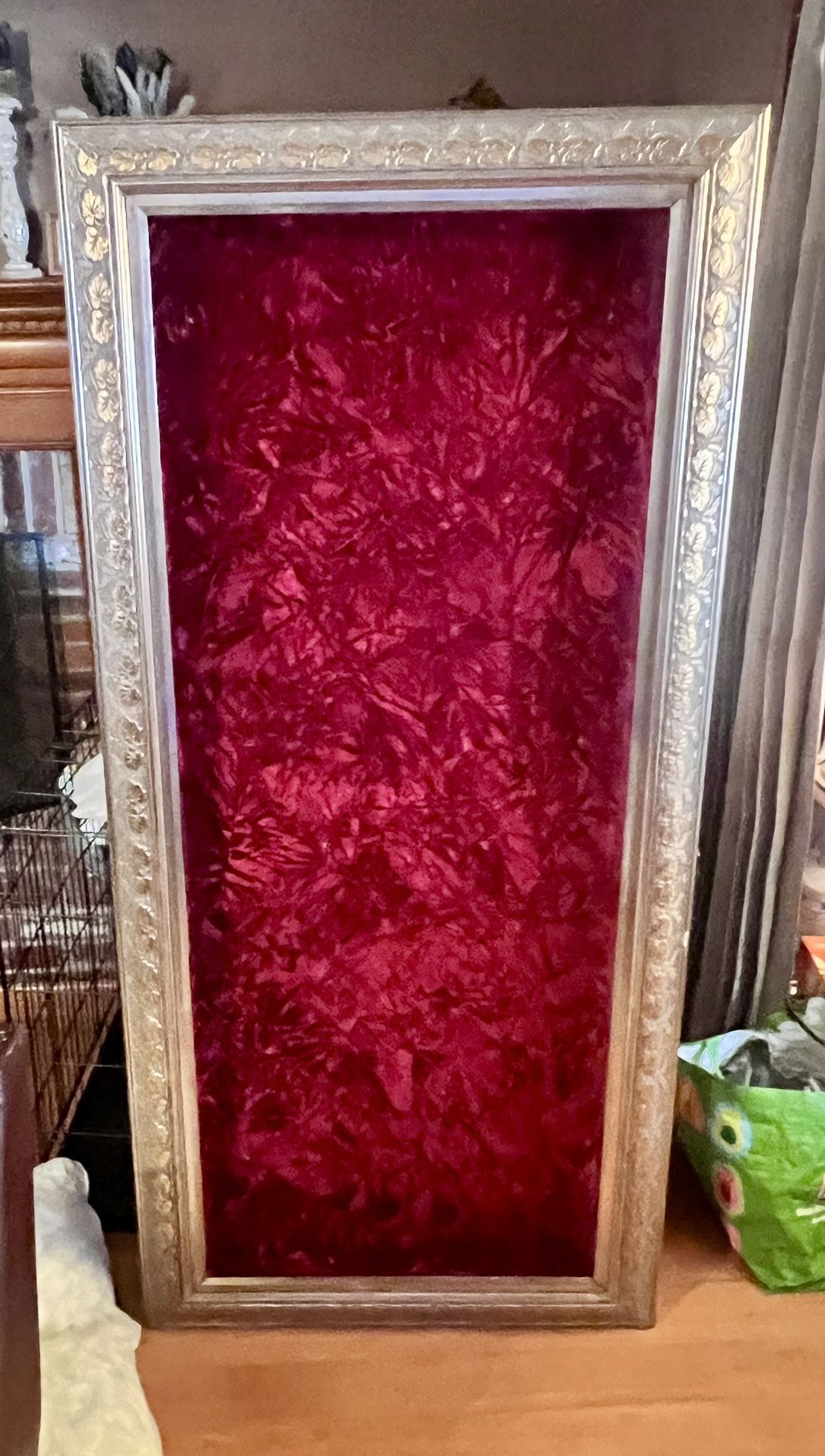 large Frame, Guitar Display