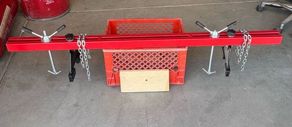 Engine support bar