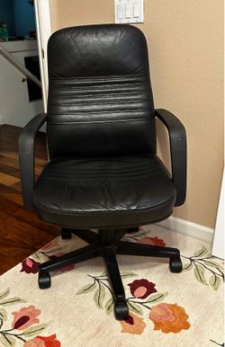 Black leather office chair  by VIA seating