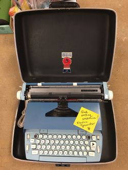Smith-Corona electric TYPEWRITER with case. Excellent condition!!