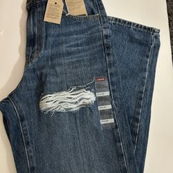 NEW!! Levi's High-waisted Mom Jeans Distressed Size: 27
