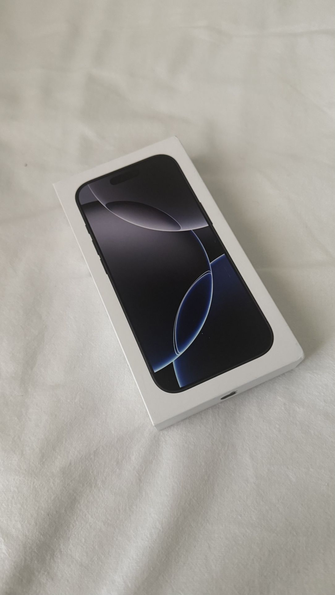 iPhone 16 Pro Box