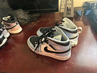 Nike Jordan 1 Mid Sneakers kids size 2.5