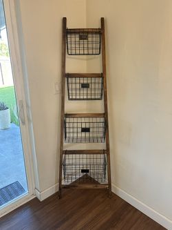 Vertical Wooden 6 ft Blanket Ladder